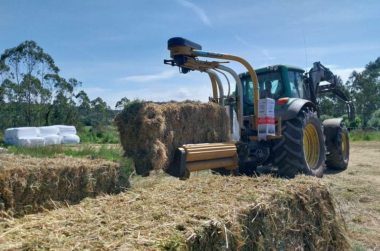 Maquinaria transportanto bolos